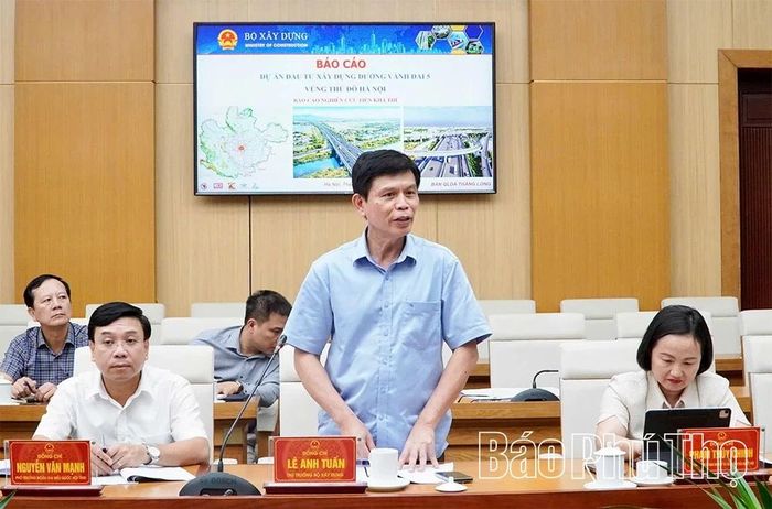 Thứ trưởng Bộ Xây dựng Lê Anh Tuấn phát biểu tại buổi làm việc.