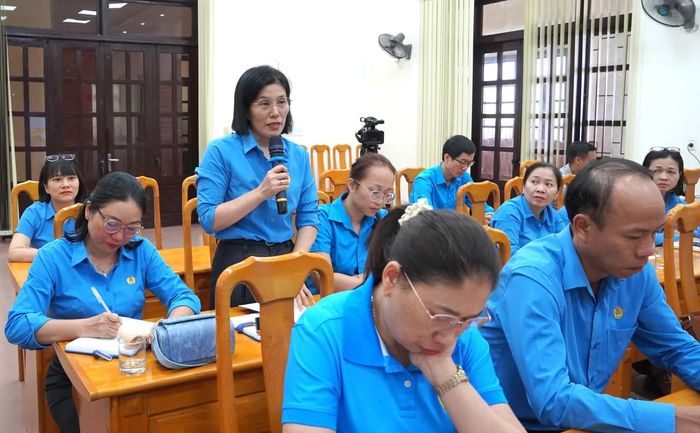 Đại diện công đoàn xã, phường phát biểu ý kiến tại hội nghị - Ảnh: H.Tr