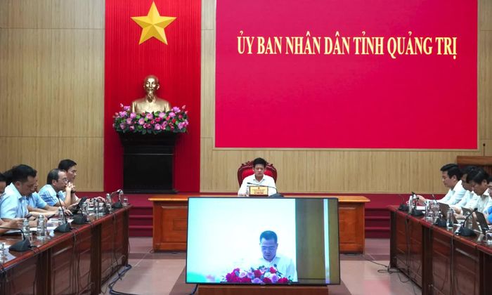Đồng chí Lê Văn Bảo, Ủy viên Ban Thường vụ Tỉnh ủy, Phó Chủ tịch UBND tỉnh tham dự hội nghị tại điểm cầu tỉnh Quảng Trị - Ảnh: N.L