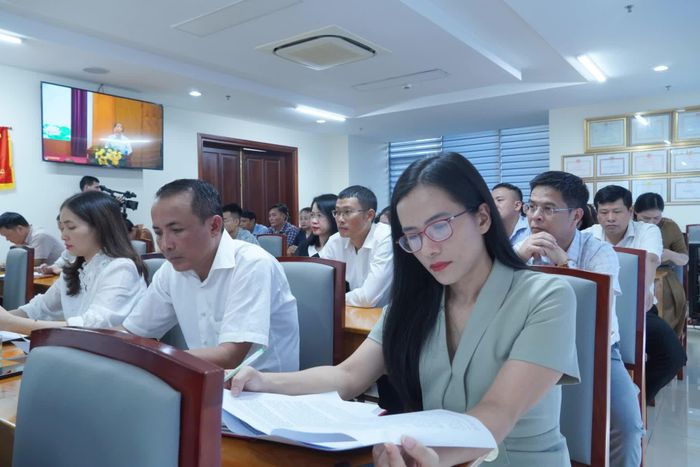 Các đại biểu dự hội nghị - Ảnh: H.L