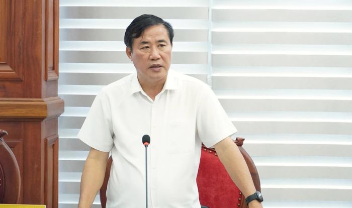 Đại diện lãnh đạo Ban quản lý KKT tỉnh báo cáo tại buổi làm việc - Ảnh: Q.V