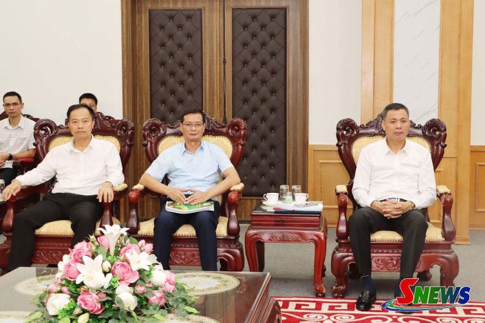 Các đại biểu dự cuộc làm việc.