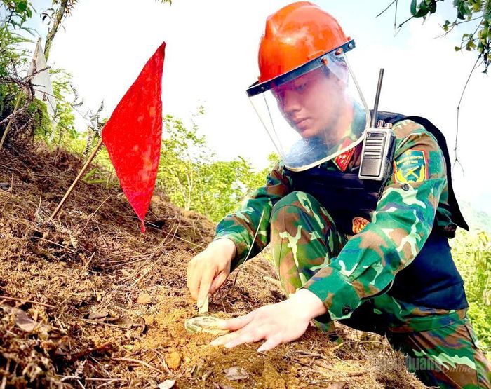 Từng thao tác đều được thực hiện tỉ mỉ, chính xác.