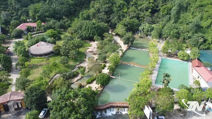 Một góc Khu du lịch hang Phượng Hoàng - suối Mỏ Gà (xã Võ Nhai).
