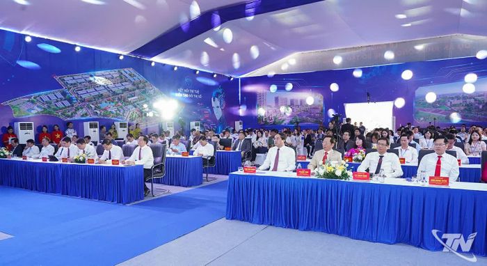 Các đại biểu Trung ương và lãnh đạo địa phương tham dự Lễ khởi công.
