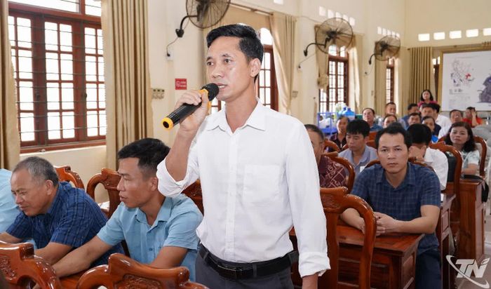 Cử tri xã Tân Thành phát biểu ý kiến.