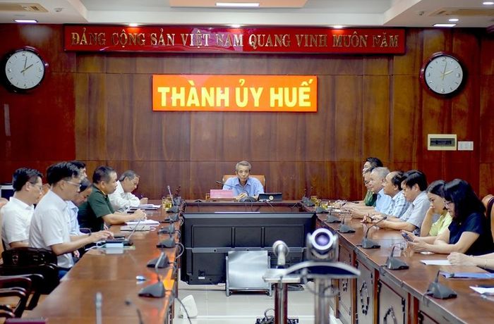  Các đại biểu tham dự hội nghị tại điểm cầu Thành ủy Huế