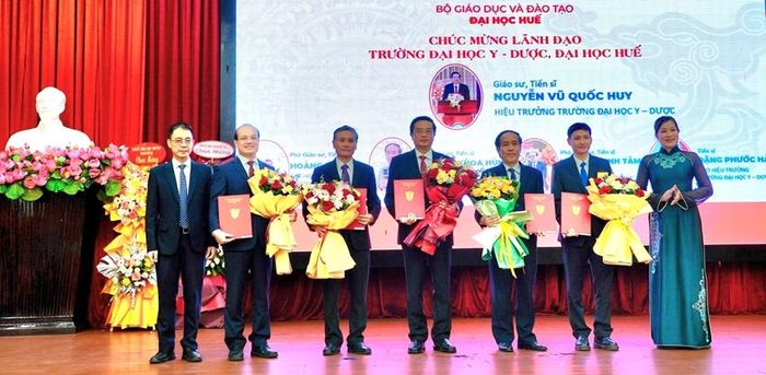 Trao quyết định bổ nhiệm lãnh đạo Trường Đại học Y - Dược, Đại học Huế