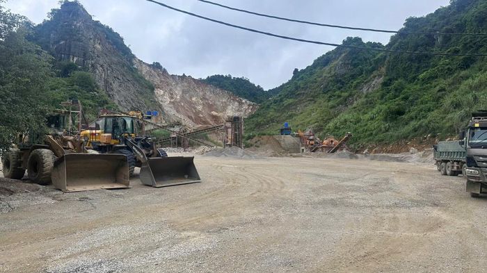 Công ty Đá Tân Lang và Công ty Khoáng sản Hoàng Phúc, đơn vị tham gia cung ứng vật liệu xây dựng phục vụ các công trình giao thông, dân dụng và công nghiệp trọng điểm cho địa phương
