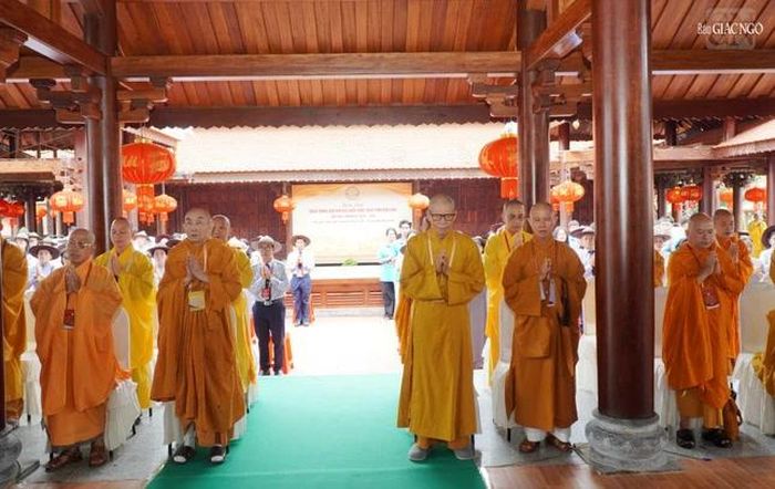 Chư tôn đức niệm Phật cầu gia hộ