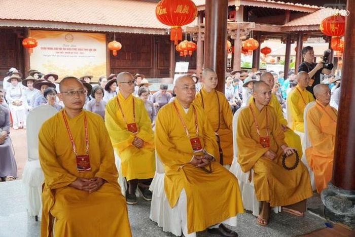 Chư Tăng, Phật tử tham dự