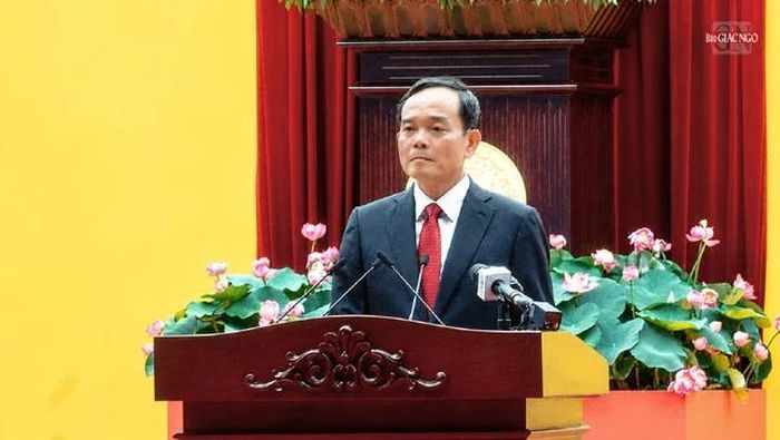 Ủy viên Bộ Chính trị, Bí thư Thành ủy TP.HCM Trần Lưu Quang đọc diễn văn Lễ kỷ niệm 50 năm Ngày Thành phố Sài Gòn – Gia Định vinh dự mang tên Chủ tịch Hồ Chí Minh