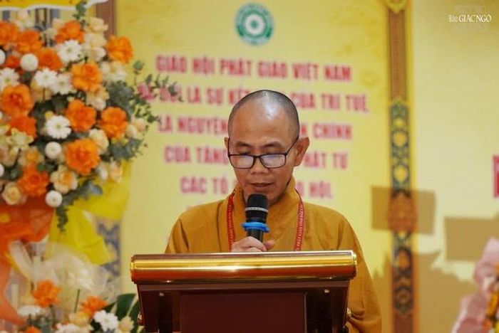 Đại đức Thích Chúc Phát trình dự thảo phương hướng hoạt động Phật sự nhiệm kỳ 2026-2031