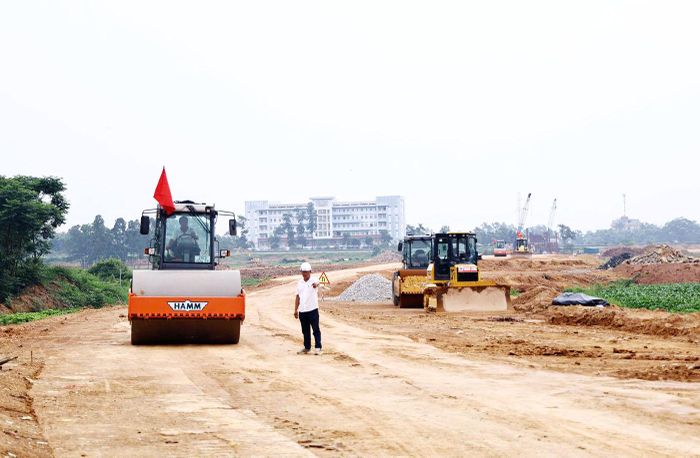 Tại Dự án xây dựng các nút giao IC2, IC5 kết nối với tuyến cao tốc Nội Bài - Lào Cai qua địa bàn Vĩnh Phúc (cũ), liên danh các nhà thầu tập trung mọi nguồn lực, chia thành nhiều mũi thi công nền đường, cầu và hệ thống thoát nước. Phấn đấu hoàn thành dự án trước kế hoạch 4 - 6 tháng.