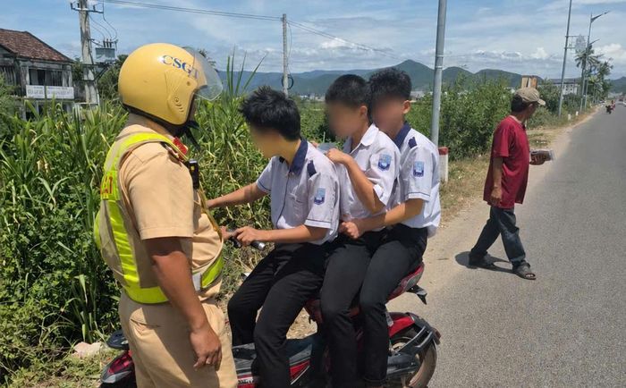 Việc ngăn thanh, thiếu niên vi phạm giao thông cần có sự chung tay quyết liệt từ nhà trường, gia đình và xã hội.