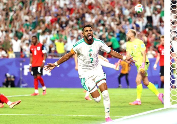 Mahrez là niềm hy vọng số 1 trên hàng công của Algeria. 