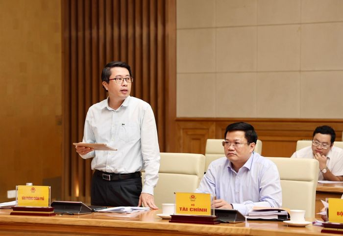 Phó Chủ nhiệm Văn phòng Chính phủ Trần Anh Tiến phát biểu tại cuộc họp. Ảnh: VGP/Thu Sa.