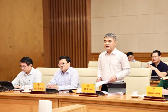Thứ trưởng Bộ Tư pháp Nguyễn Thanh Tú phát biểu tại cuộc họp. Ảnh: VGP/Thu Sa.