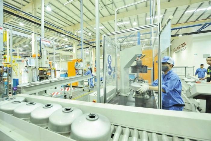Một trái phiếu có lãi suất 10%/năm có thể hấp dẫn nếu doanh nghiệp phát hành sở hữu dòng tiền ổn định (Trong ảnh: nhà máy sản xuất thiết bị gia dụng Ariston). Ảnh: Đức Thanh