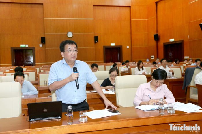 TS. Vũ Đức Chính - Phó Chủ tịch Hiệp hội Kế toán và Kiểm toán Việt Nam (VAA) đóng góp ý kiến. Ảnh: Đức Minh