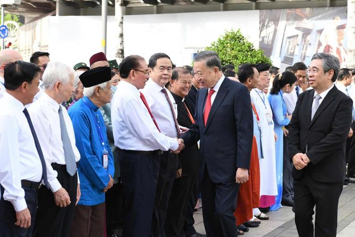 Tổng Bí thư, Chủ tịch nước Tô Lâm và Lãnh đạo Đảng, Nhà nước tại Công viên Tượng đài Chủ tịch Hồ Chí Minh, phường Sài Gòn