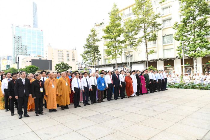 Tổng Bí thư, Chủ tịch nước Tô Lâm và Lãnh đạo Đảng, Nhà nước dâng hương, dâng hoa tưởng nhớ Chủ tịch Hồ Chí Minh