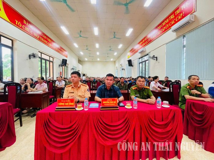 Các đại biểu tham dự chương trình (Ảnh: Phòng CSGT, Công an tỉnh Thái Nguyên)