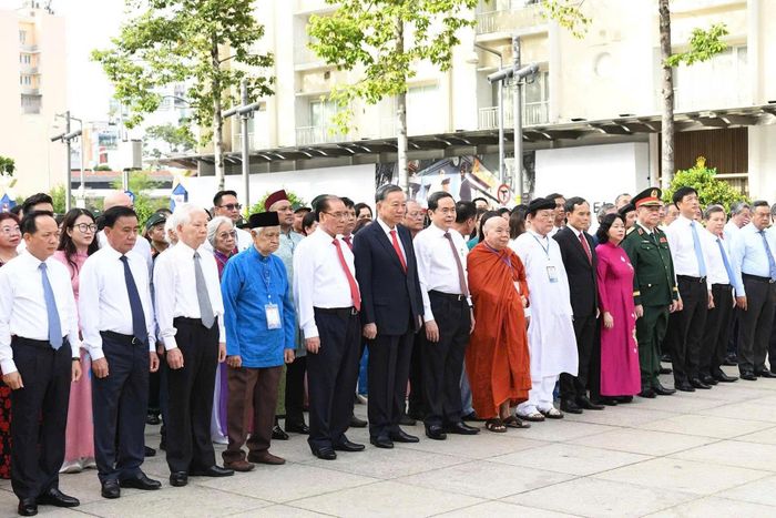Tổng Bí thư, Chủ tịch nước Tô Lâm và Lãnh đạo Đảng, Nhà nước dâng hương, dâng hoa tưởng nhớ Chủ tịch Hồ Chí Minh