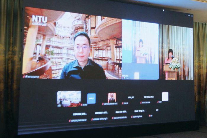 Giáo sư Lin William Cong - Giáo sư xuất sắc ngành Tài chính, Khoa học Máy tính và Khoa học Dữ liệu tại Đại học Công nghệ Nanyang (Singapore) và Đại học Cornell (Hoa Kỳ) chia sẻ tại Hội thảo.
