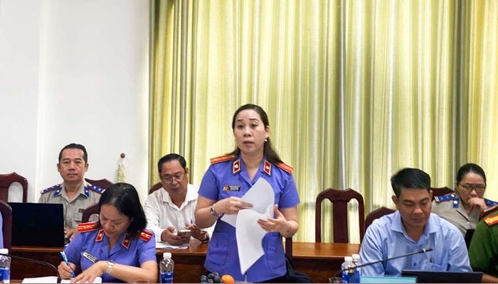 Bà Bùi Thúy Nga, đại diện VKSND TP. Cần Thơ phát biểu tại buổi làm việc. Ảnh: Đình Thương