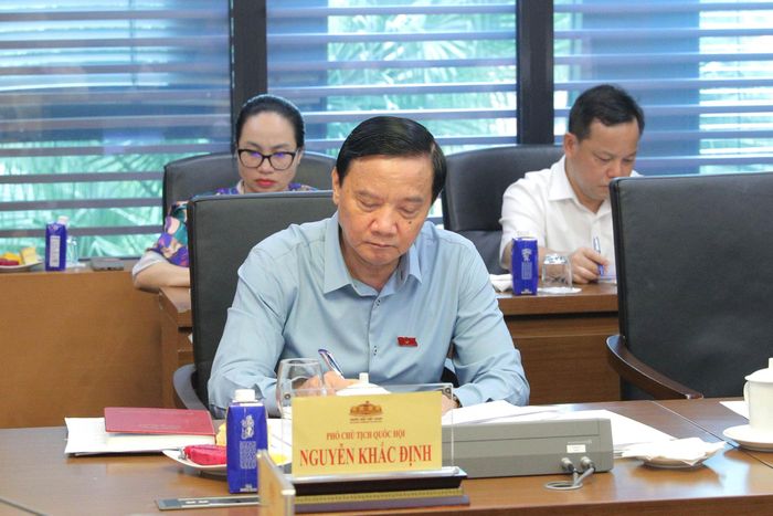 Phó Chủ tịch Quốc hội Nguyễn Khắc Định dự cuộc họp