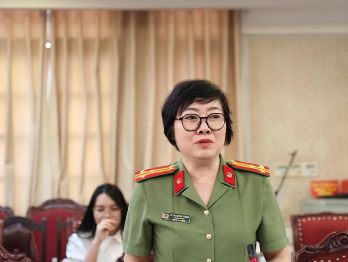 Thượng tá, TS Lê Thị Hương Giang, Trưởng Khoa Tiết chế Dinh dưỡng, Bệnh viện 19-8, Bộ Công an phát biểu tại tọa đàm