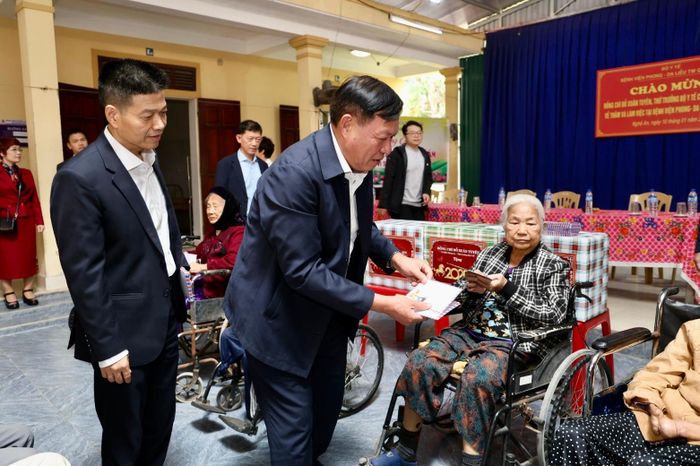 Bộ Y tế, Bệnh viện Da liễu Trung ương thăm, tặng quà cho bệnh nhân phong tại Khu điều trị phong Quỳnh Lập (Nghệ An)
