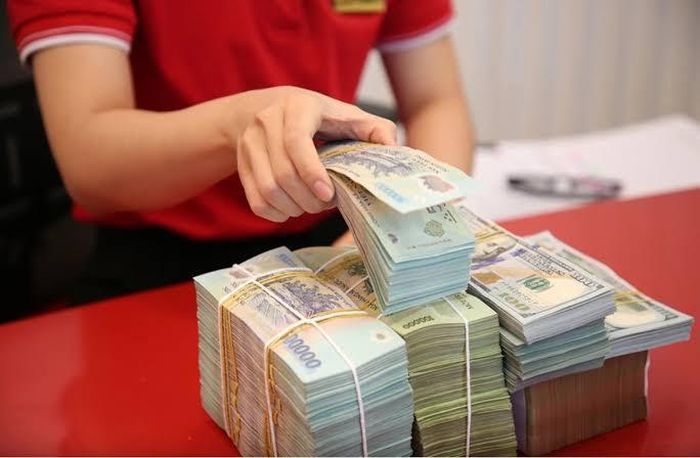 Việc lãi suất liên ngân hàng và lãi suất trên thị trường cư dân tăng vọt cho thấy nhu cầu vốn ngắn hạn đang rất lớn.