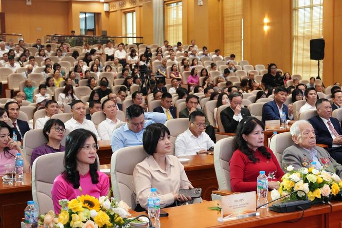 Các đại biểu tham dự buổi lễ