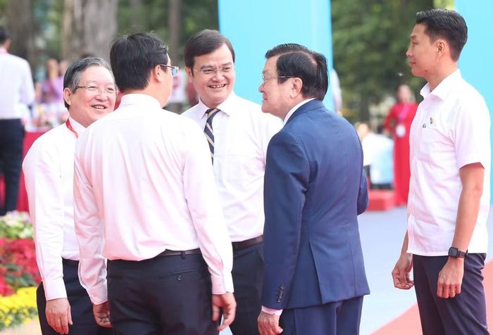 Các đồng chí nguyên lãnh đạo Đảng và Nhà nước, Chính phủ dự buổi lễ.