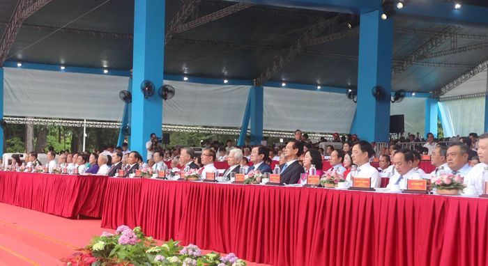 Các đồng chí lãnh đạo Đảng, Nhà nước và đại biểu dự buổi lễ.