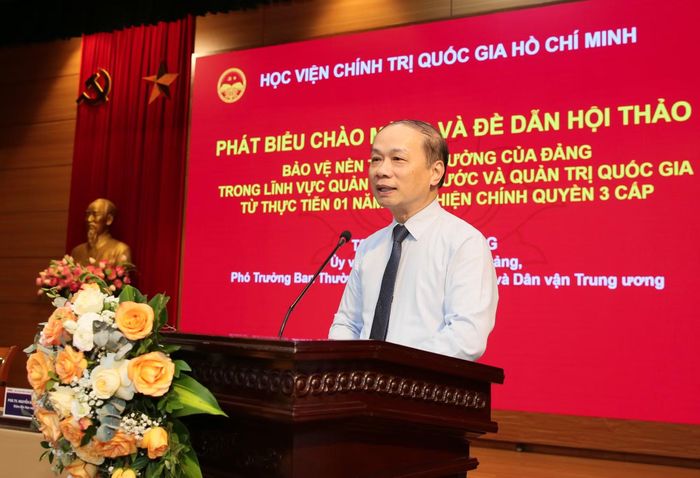 Phó Trưởng Ban Thường trực Ban Tuyên giáo và Dân vận Trung ương Phạm Tất Thắng phát biểu tại hội thảo.
