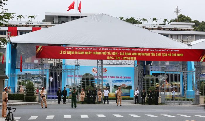 Ngay từ sáng sớm, các lực lượng thuộc Công an TP Hồ Chí Minh đã có mặt để giữ an ninh trật tự cho buổi lễ.