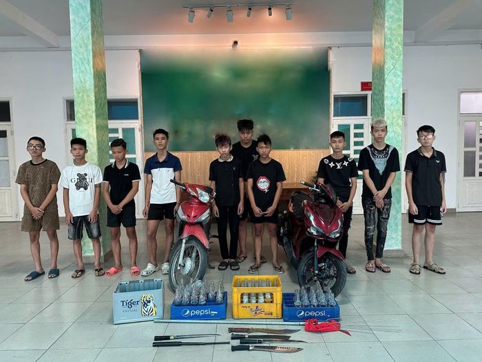 Các đối tượng tại cơ quan Công an.