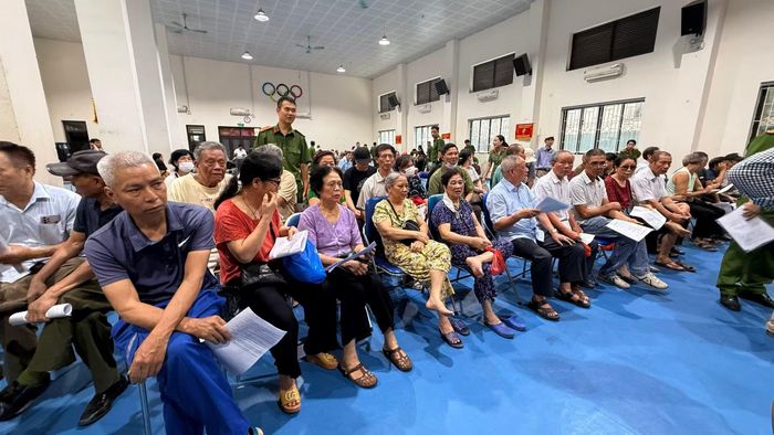 Hàng trăm thân nhân liệt sĩ chưa xác định được thông tin đến lấy mẫu sinh phẩm ADN.