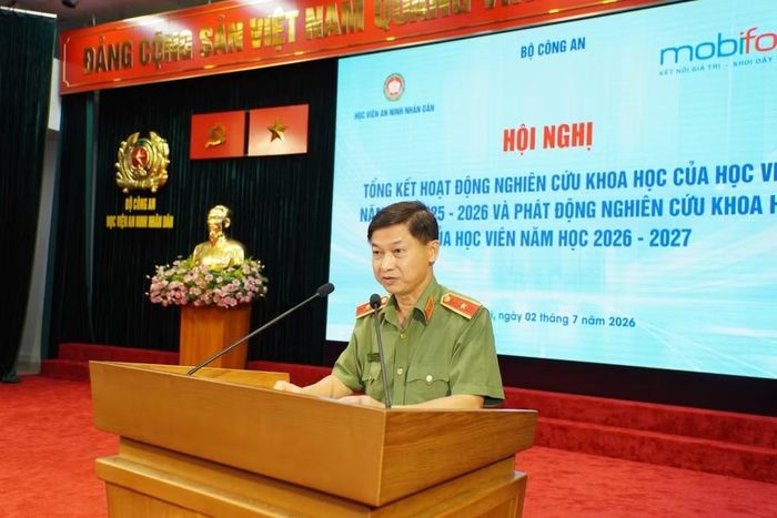 Thiếu tướng, PGS.TS Trần Anh Vũ, Phó Giám đốc Học viện ANND phát biểu tại hội nghị. Ảnh: Khánh Toàn.