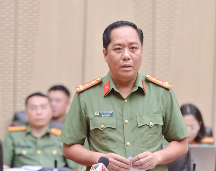 Đại tá Phạm Mạnh Hùng, Phó Cục trưởng Cục An ninh kinh tế Bộ Công an trả lời câu hỏi của các nhà báo.