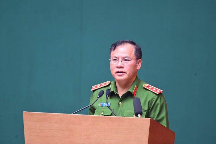 Thượng tướng Nguyễn Văn Long, Ủy viên Trung ương Đảng, Thứ trưởng Bộ Công an phát biểu tại hội nghị.
