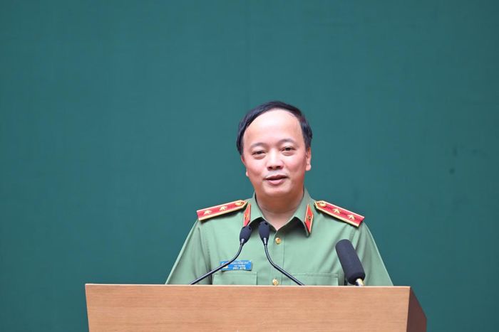 Trung tướng Đặng Hồng Đức, Ủy viên Trung ương Đảng, Thứ trưởng Bộ Công an phát biểu tại hội nghị.