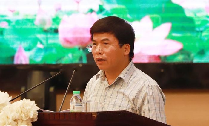 Ông Phan Văn Hoan - Sở Tài chính Nghệ An thông tin trong buổi họp báo. Ảnh: Quốc Huy