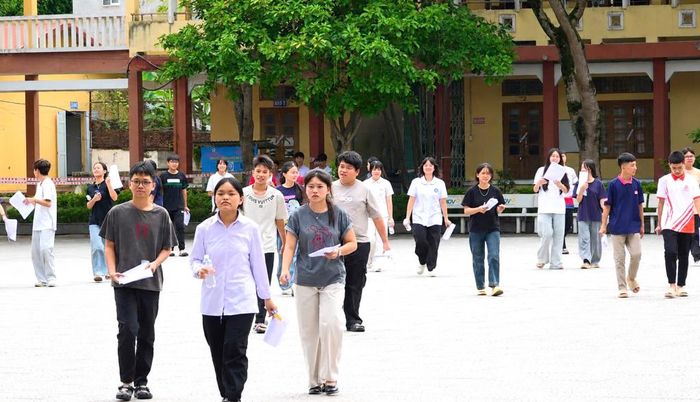 Trong ngày thi đầu tiên, công tác coi thi tại các hội đồng thi được thực hiện nghiêm túc, khách quan, đúng Quy chế thi.