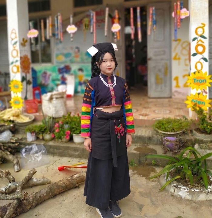 Em Tô Thị Kiến, Trường Phổ thông Dân tộc nội trú tỉnh sinh ra và lớn lên ở xóm Cà Đổng, xã Cốc Pàng.