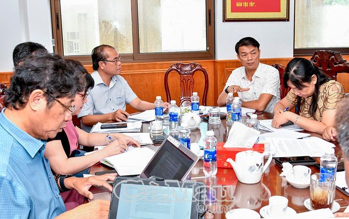 Phó Trưởng ban Tuyên giáo và Dân vận Tỉnh ủy Nguyễn Nam Phong lưu ý, quá trình khai thác tư liệu lịch sử phải đảm bảo chính xác và tổ chức thẩm định chặt chẽ.