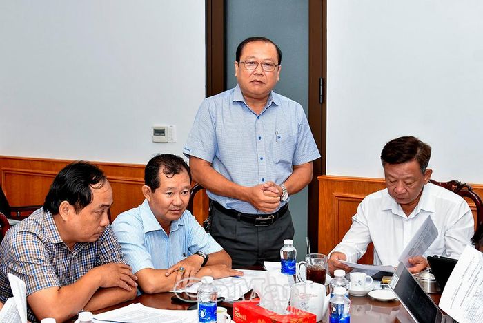 Phó Giám đốc Sở Văn hóa, Thể thao và Du lịch Nguyễn Văn Đen phát biểu ý kiến tại cuộc họp.